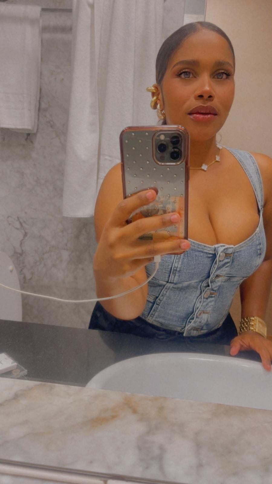 742040957 | ISABELA | Chica