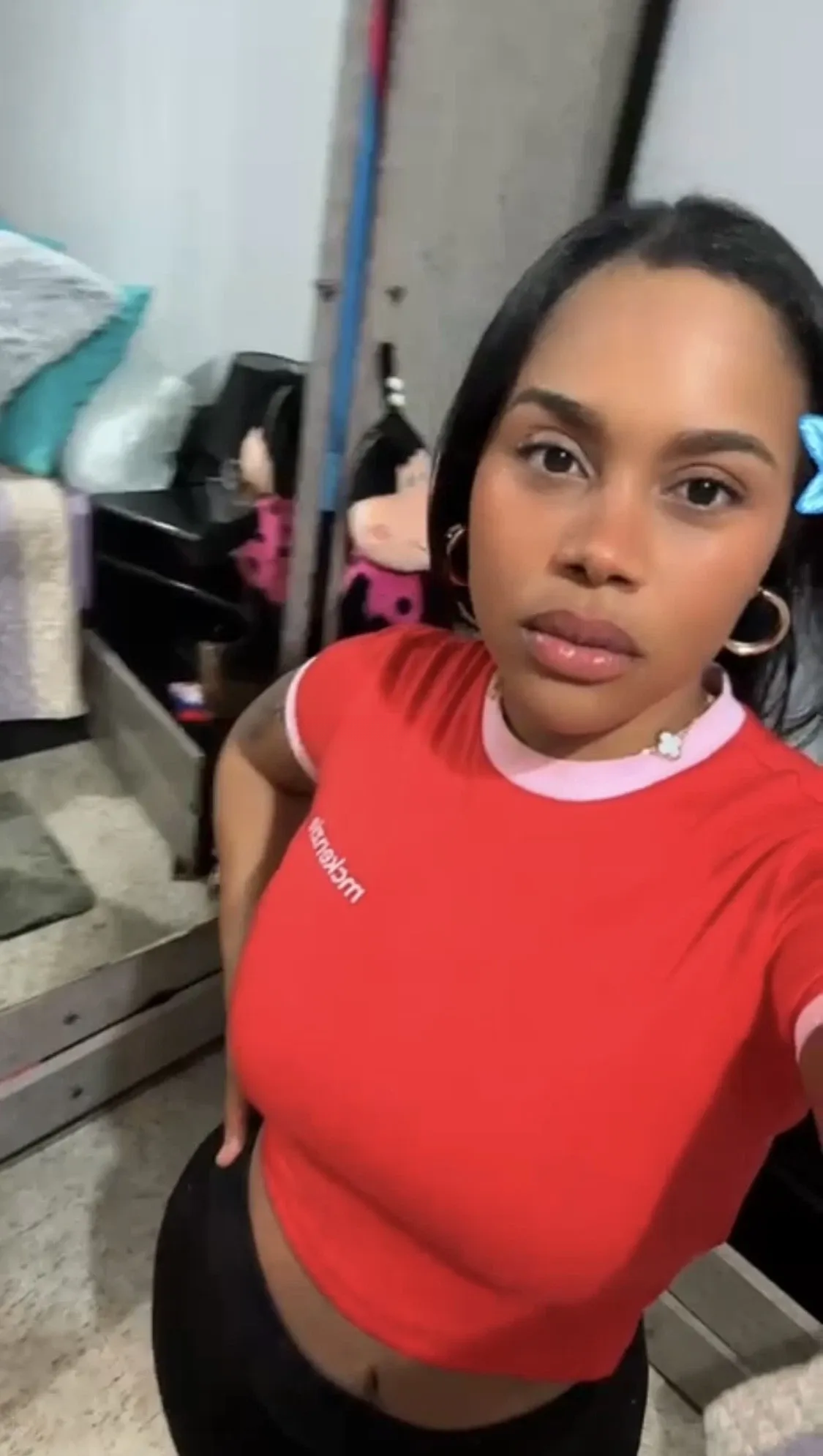 742040957 | ISABELA | Chica