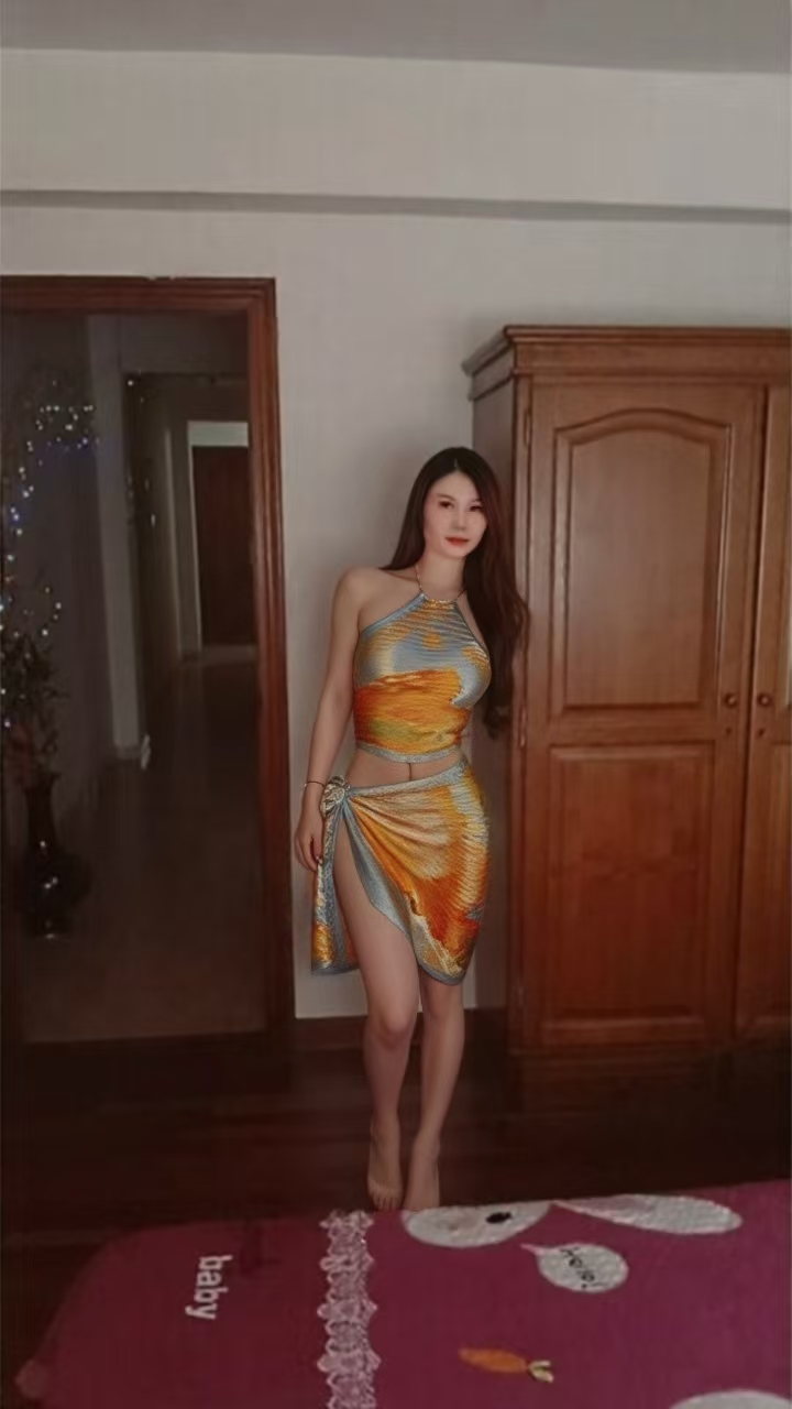 641070753 | NANA | Chica