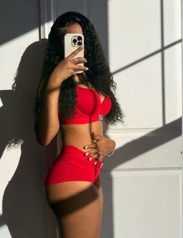 631477830 | ZOE | Chica