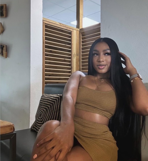 631477830 | ZOE | Chica