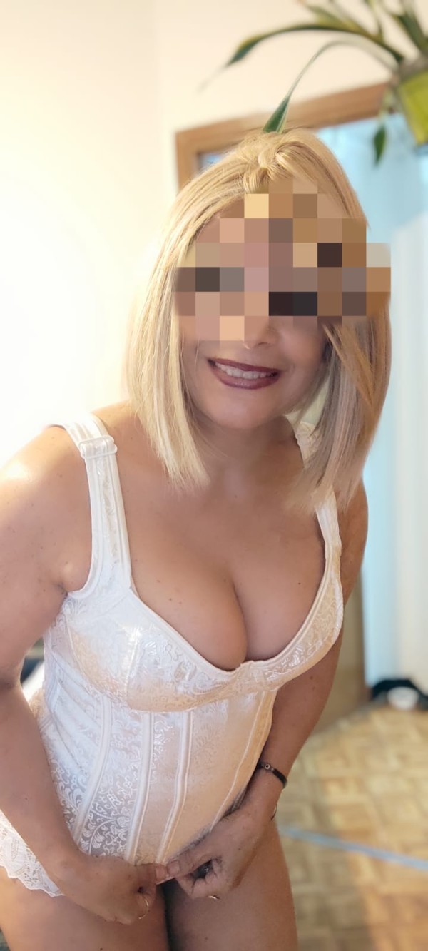 623381250 | LARA | Escort