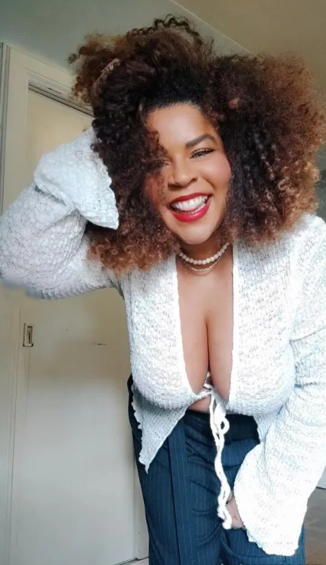 602192800 | MELL | Chica