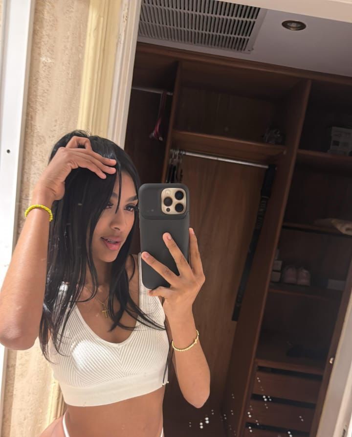 624551411 | CHARLOTT | Chica