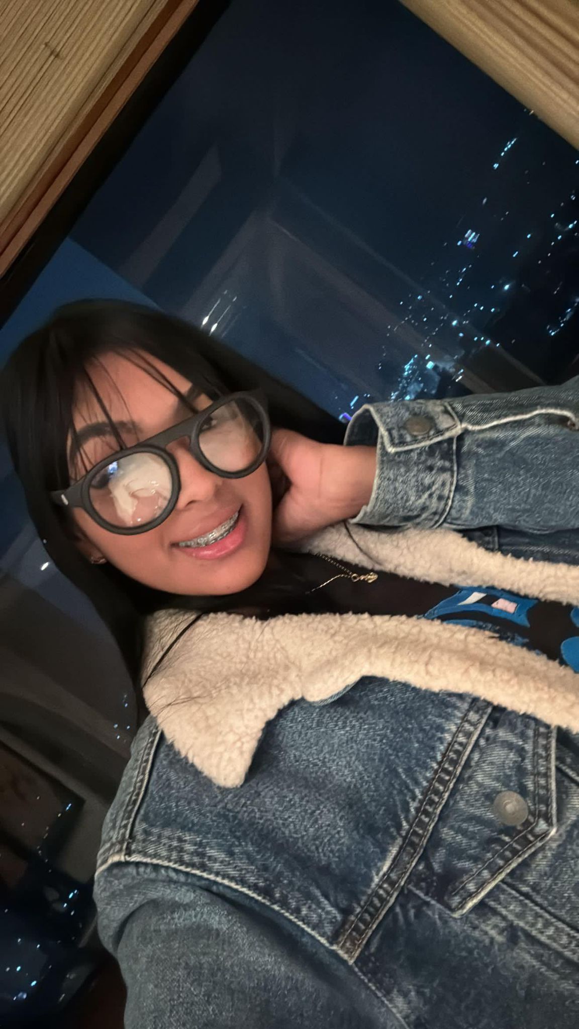 624551411 | CHARLOTT | Chica