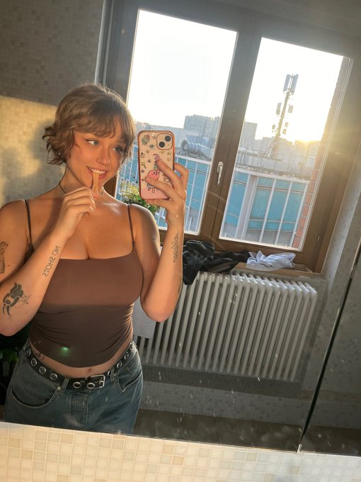 649890327 | SABRINA | Chica