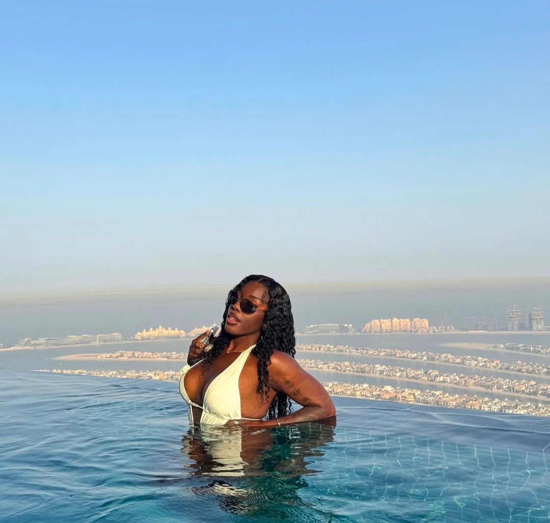 634301207 | SARA | Chica