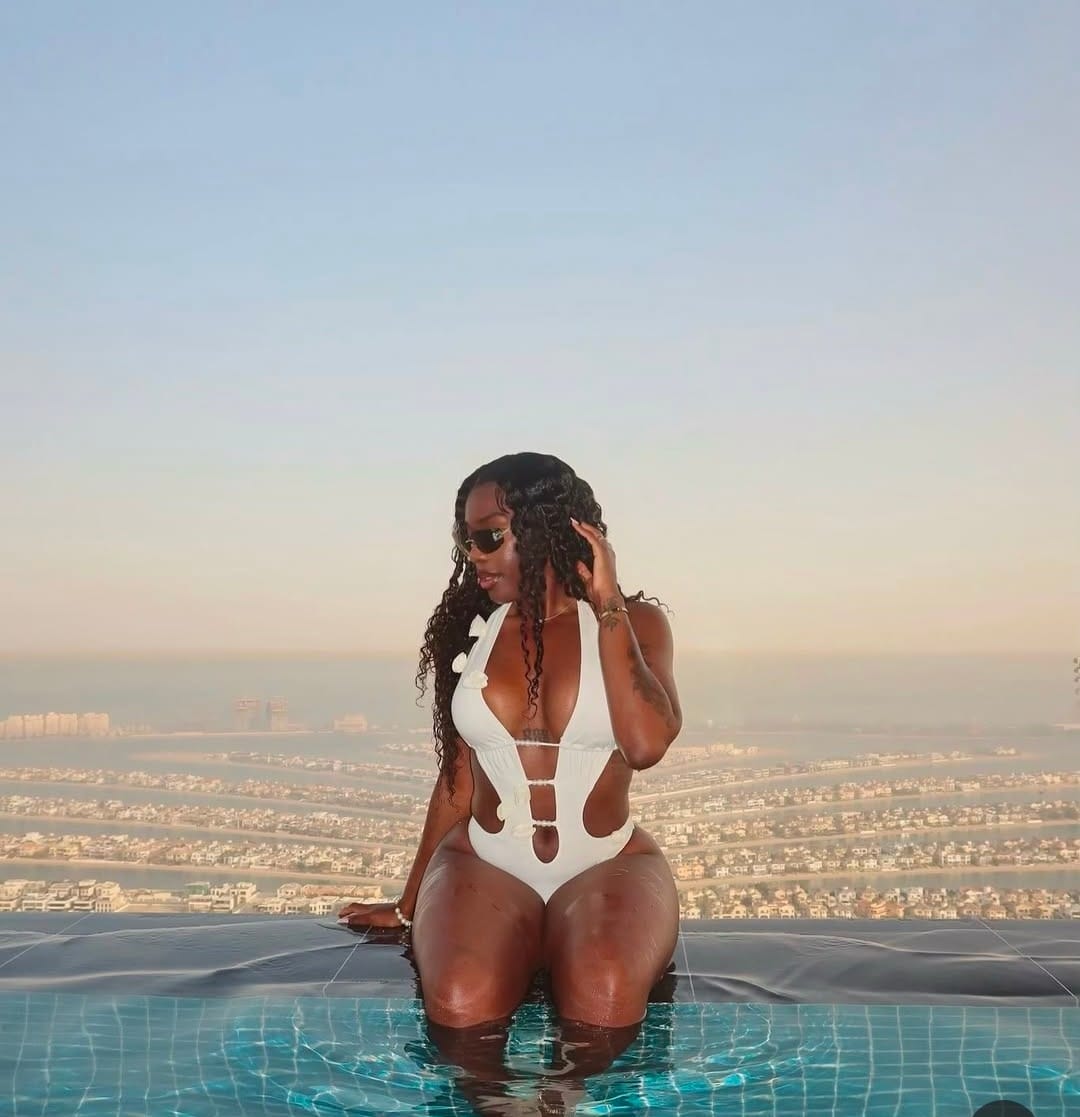 634301207 | SARA | Chica