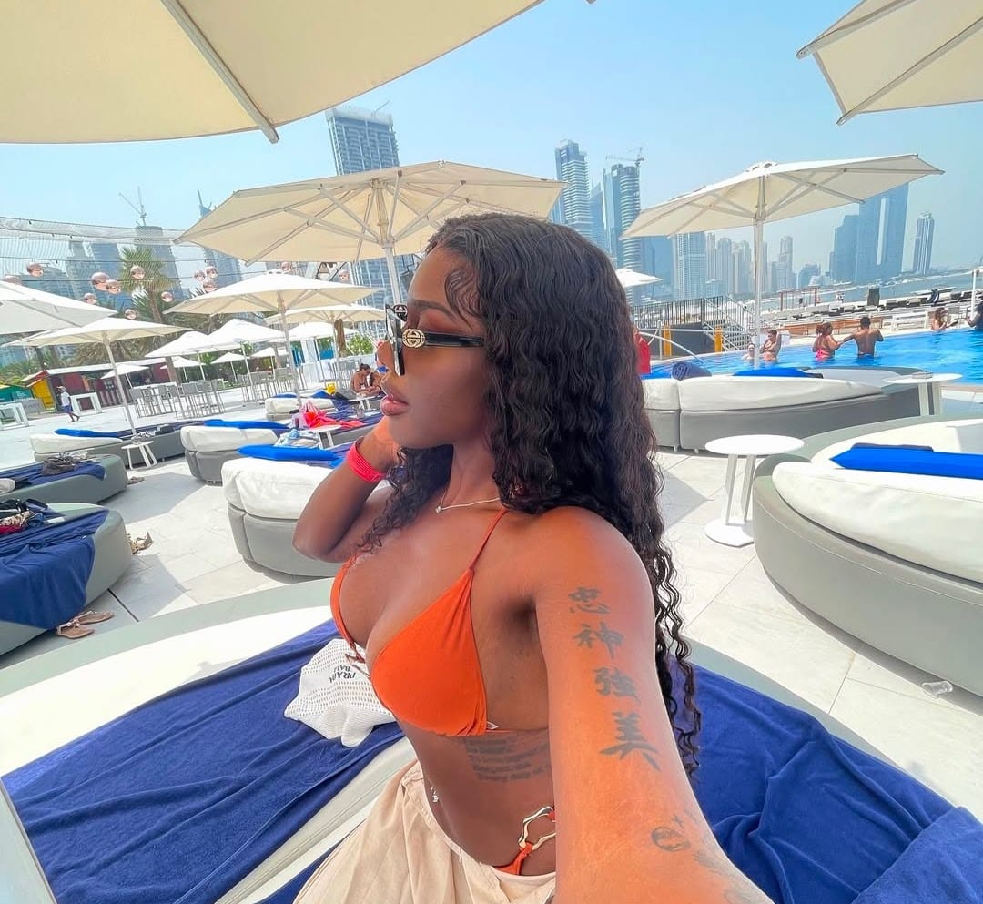 634301207 | SARA | Chica