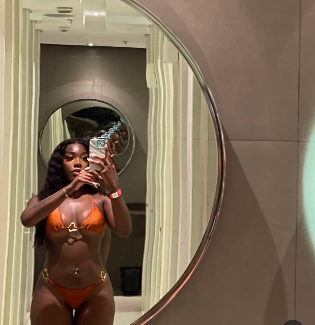 634301207 | SARA | Chica