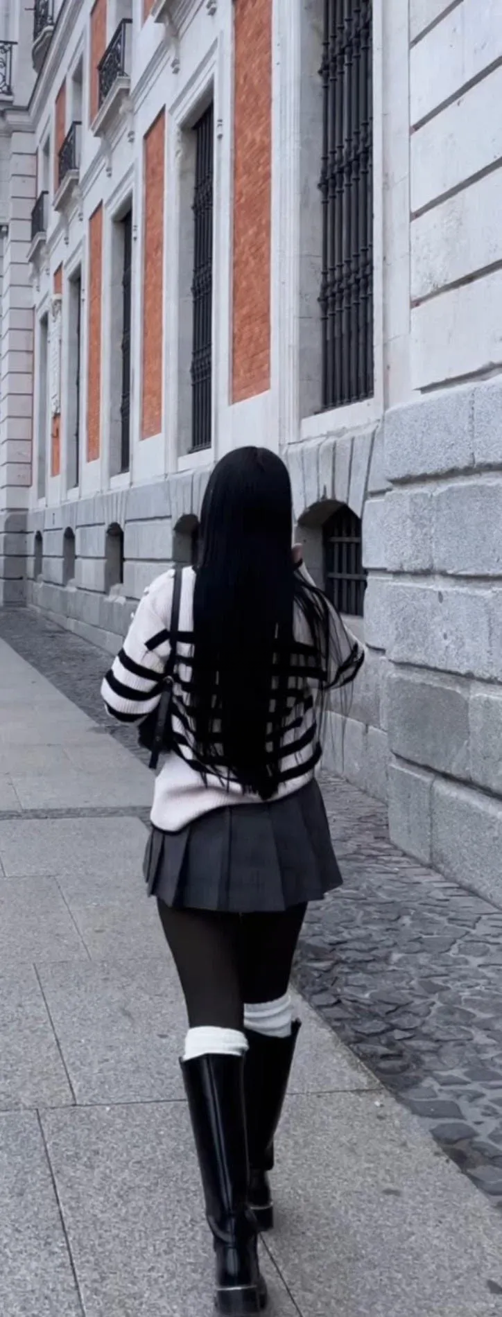 603283256 | MIA | Chica