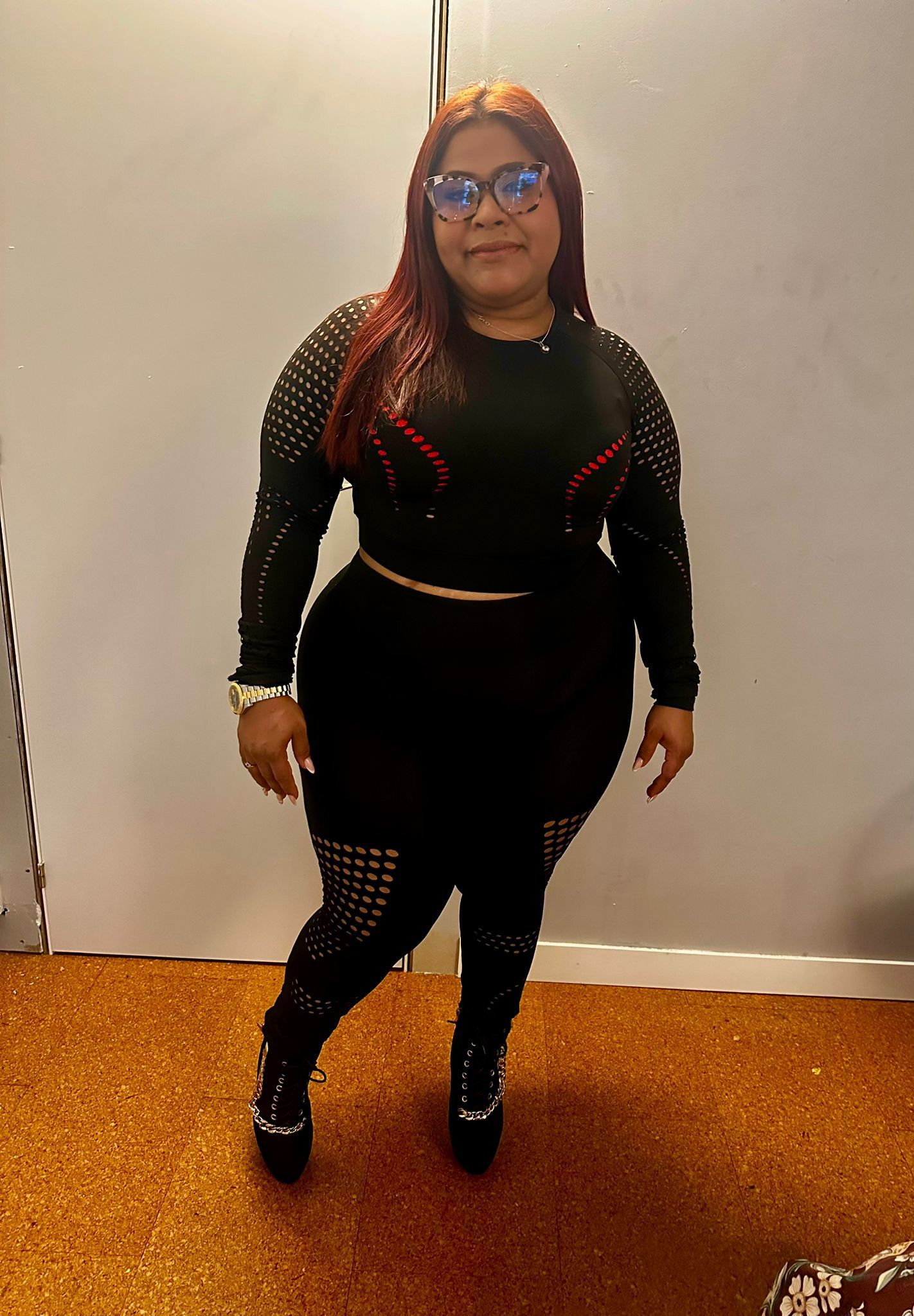 678585086 | DESIRÉ | Chica