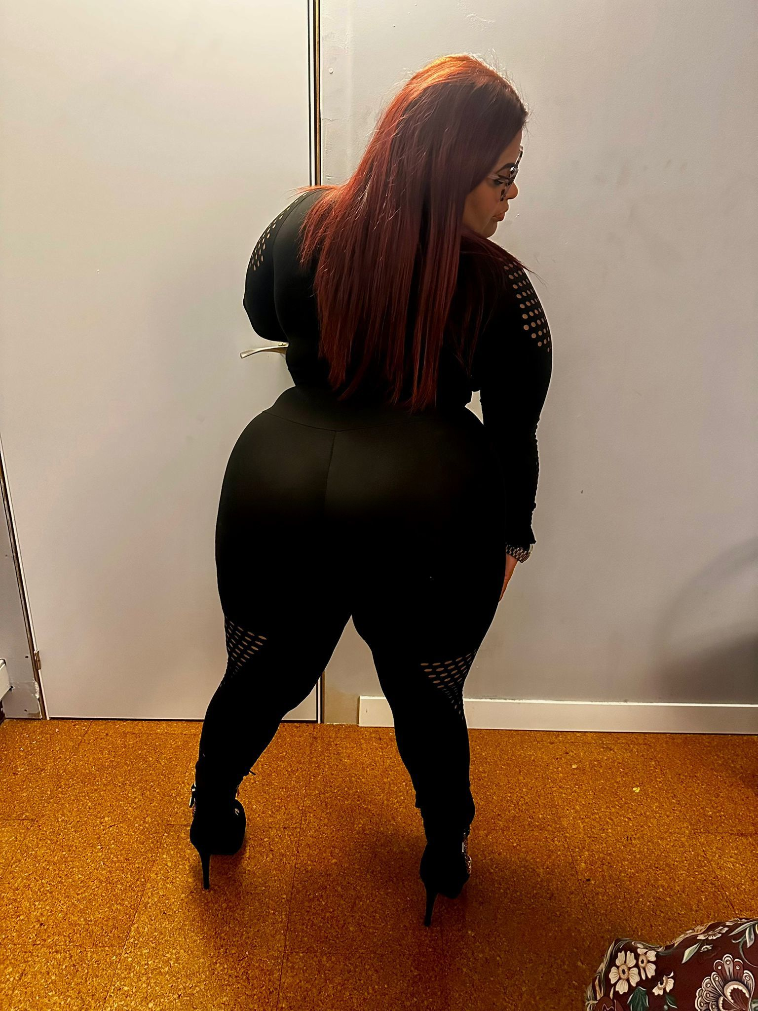 678585086 | DESIRÉ | Chica