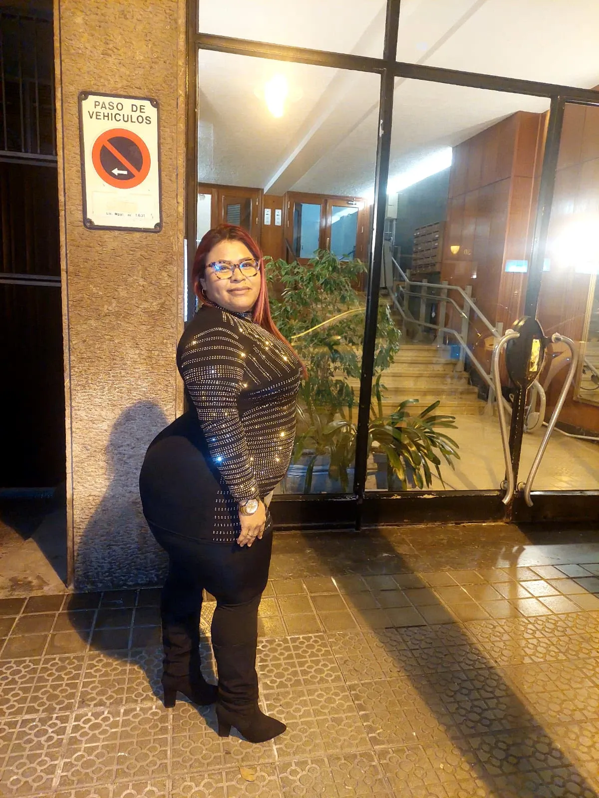 678585086 | DESIRÉ | Chica