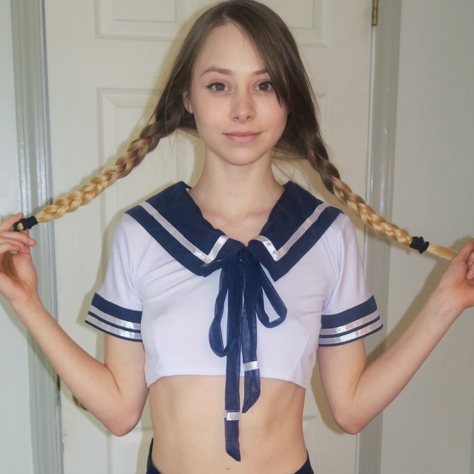 686074185 | LORICE | Chica