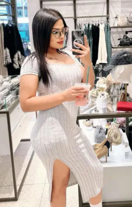 612481770 | SOFI | Chica