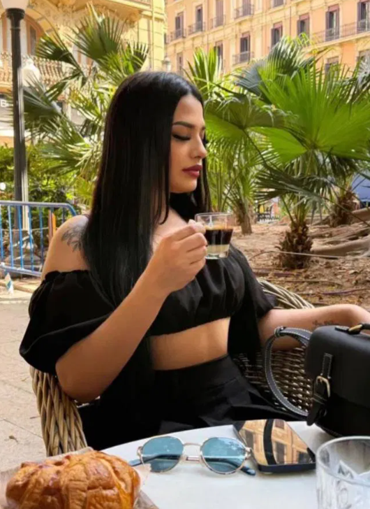 612481770 | SOFI | Chica