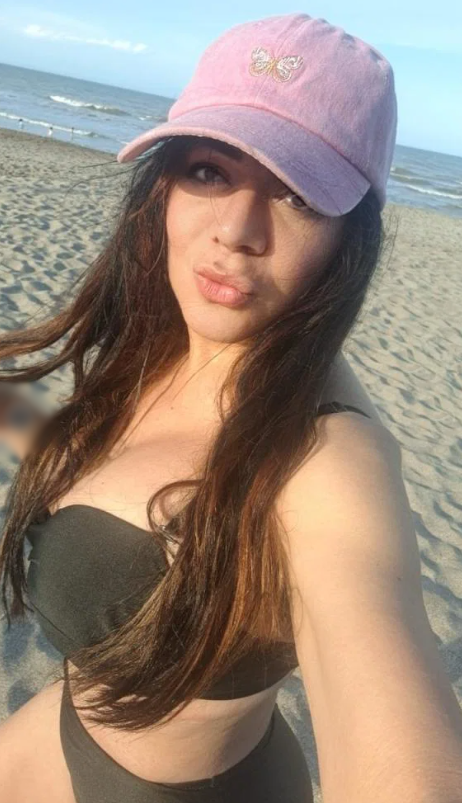 632116562 | COLOMBIANA | Chica