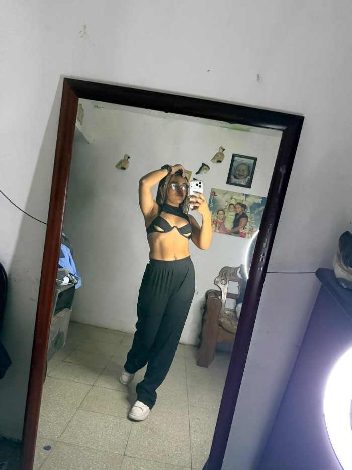 615616230 | SHARON | Chica