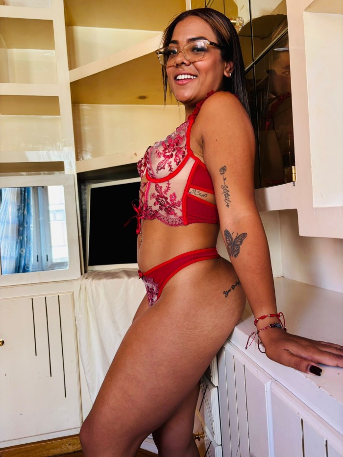 615616230 | SHARON | Chica