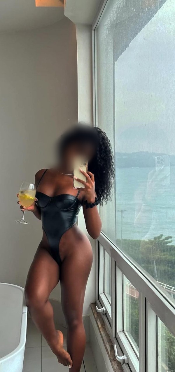 615751190 | LUCI | Chica