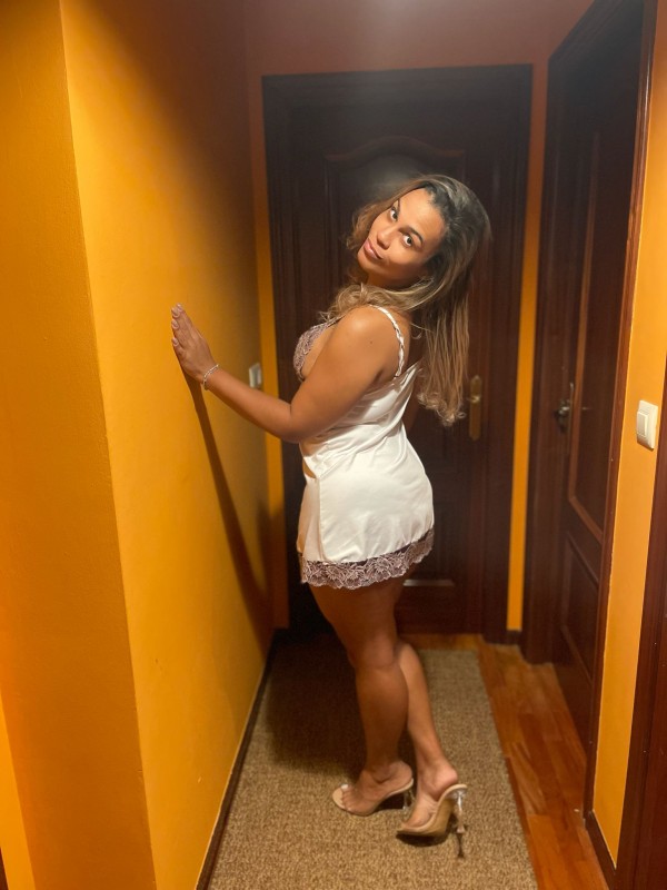 645481809 | ELENA | Chica