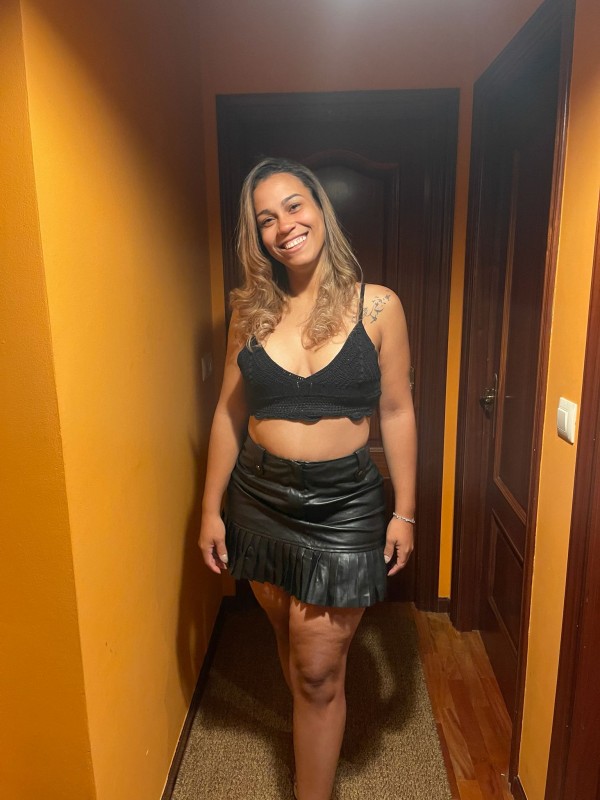 645481809 | ELENA | Chica