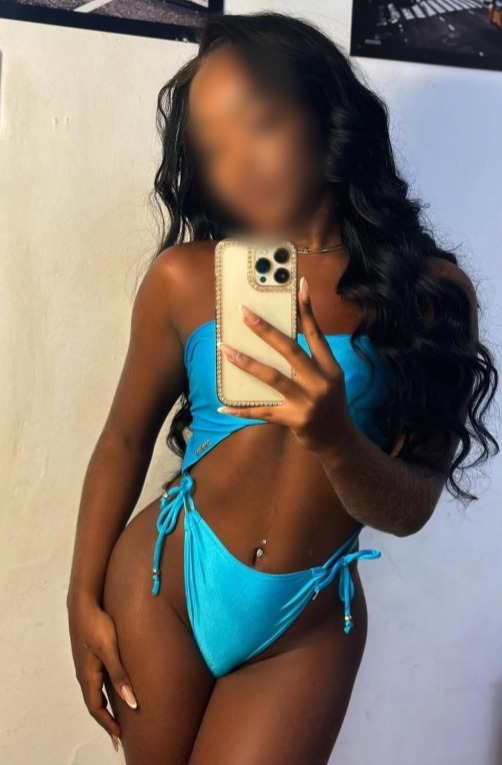 615751190 | LUCI | Chica