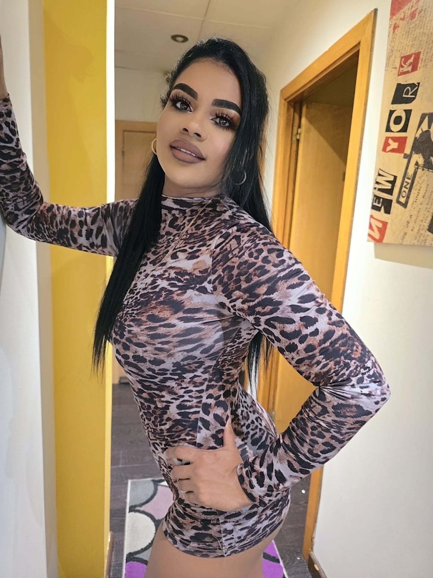 689462372 | ABANA | Chica