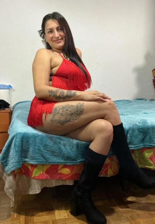 643589706 | CATA | Chica