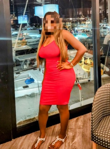 643989476 | Chica | Chica