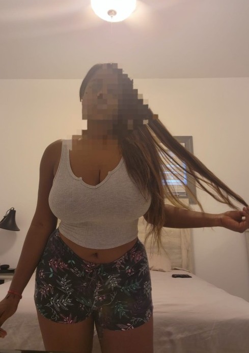 643989476 | Chica | Chica