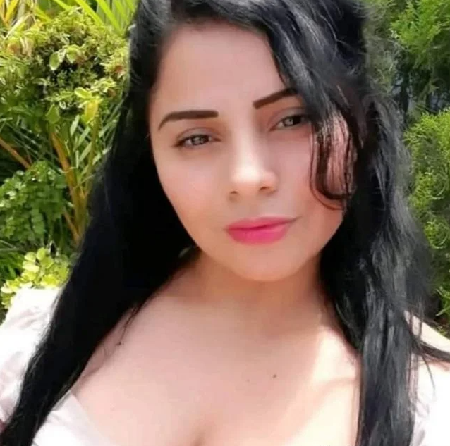 641493585 | BELLA | Chica