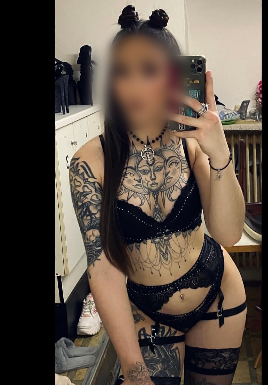 632784935 | CAMI | Chica