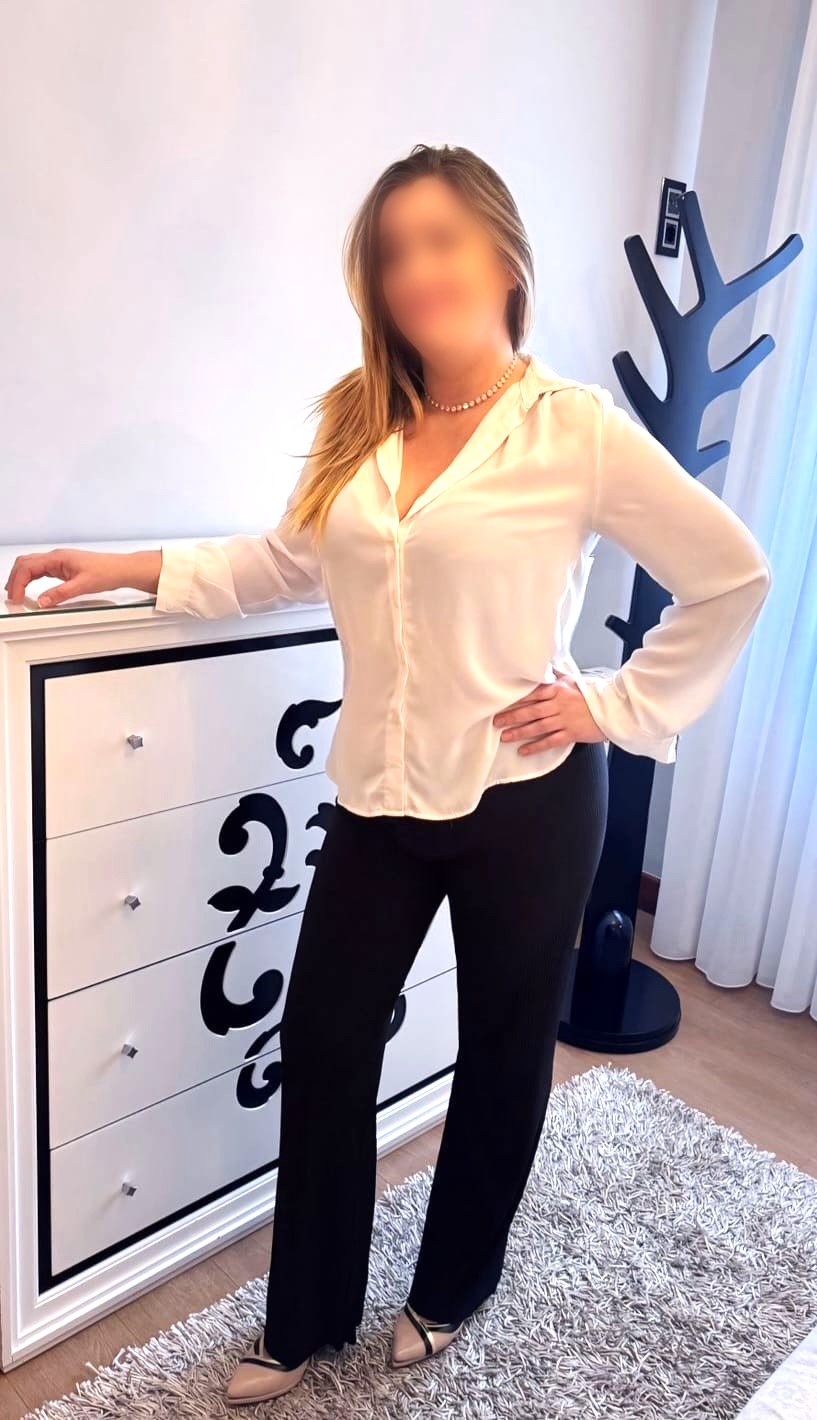 944436785 | CAROLINA | Chica