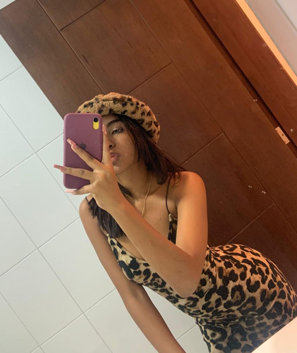 613857452 | PAMELA | Chica