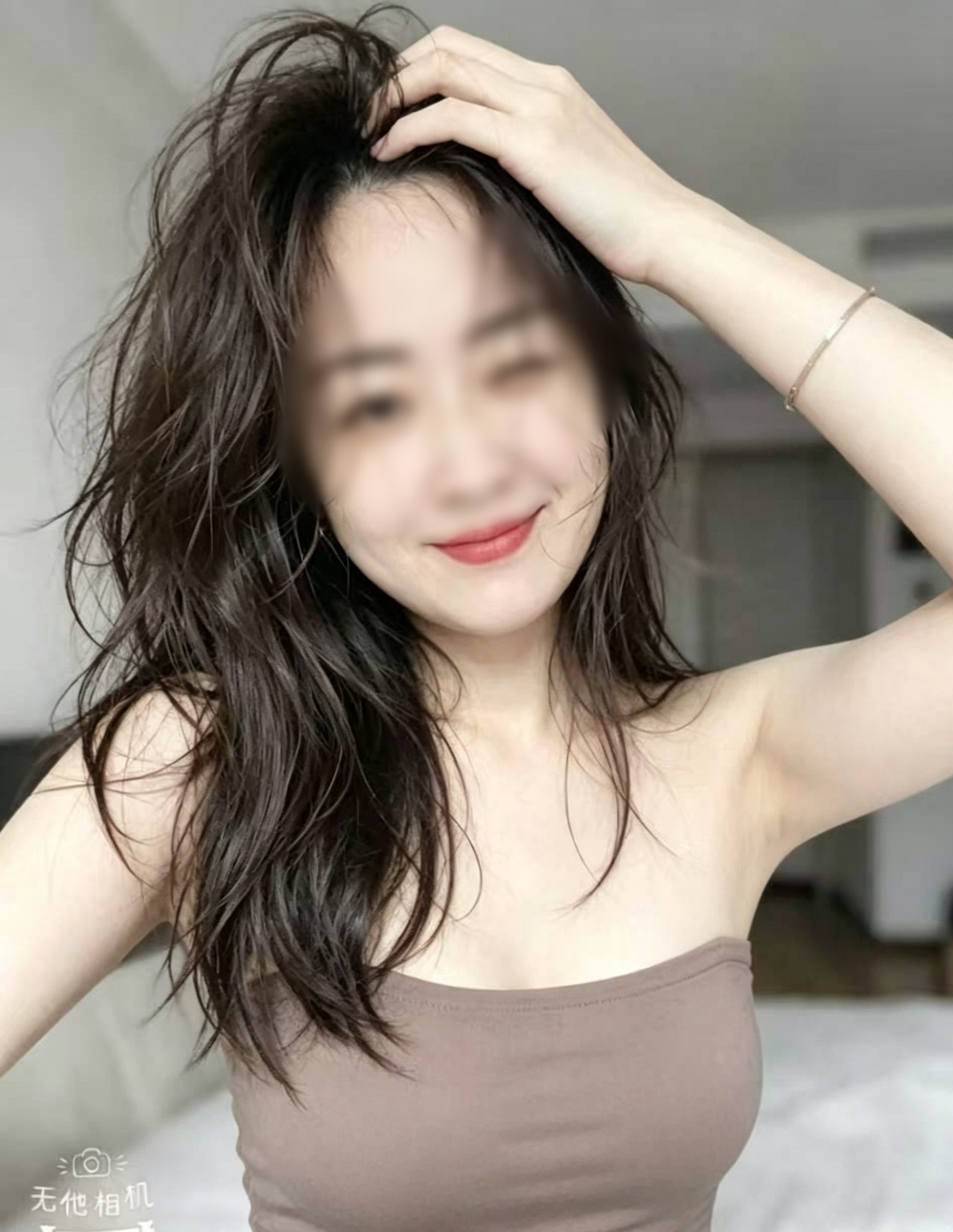 670693999 | MíA | Chica