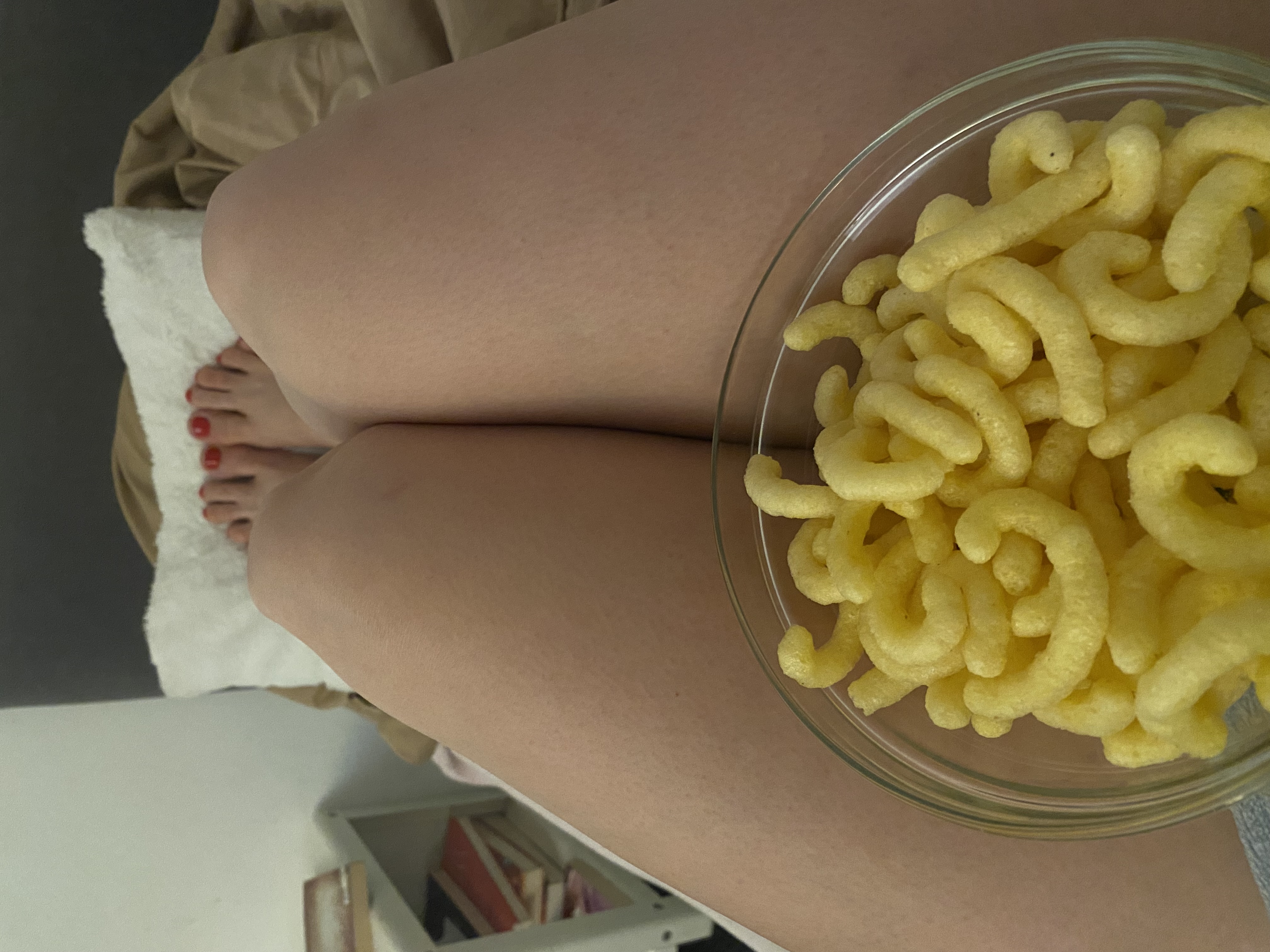 697905549 | LAURA | Chica