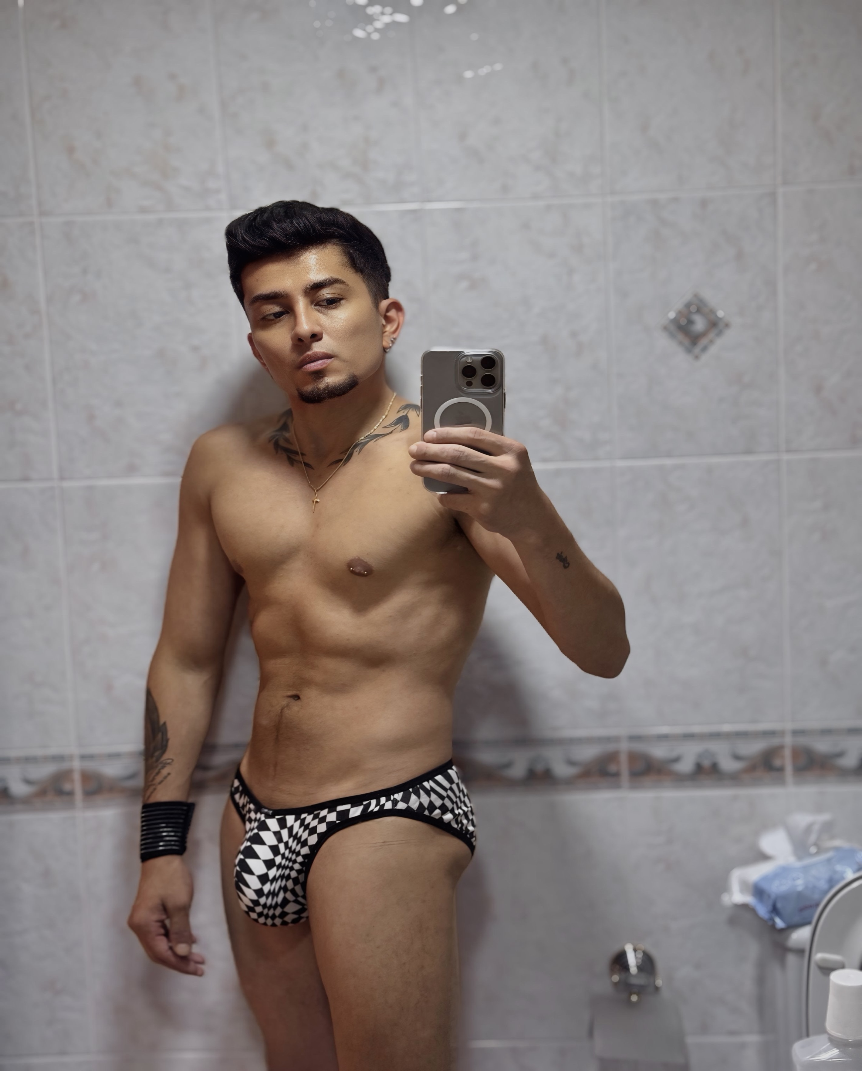 641873298 | THONNY | Chico