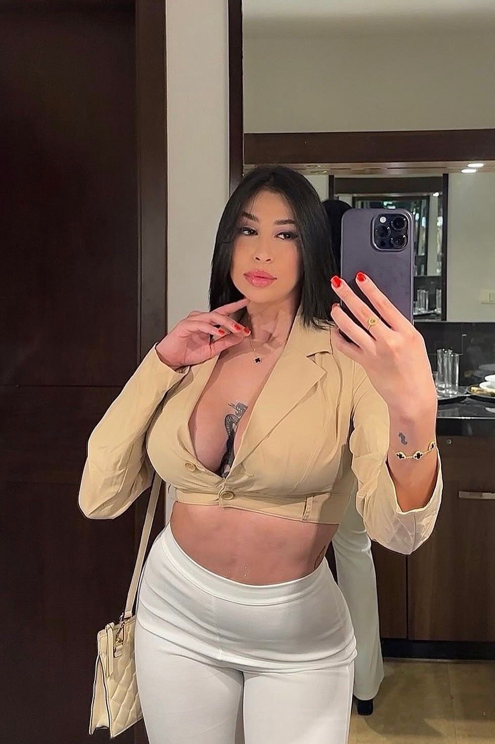 742016858 | MICHELLE | Chica