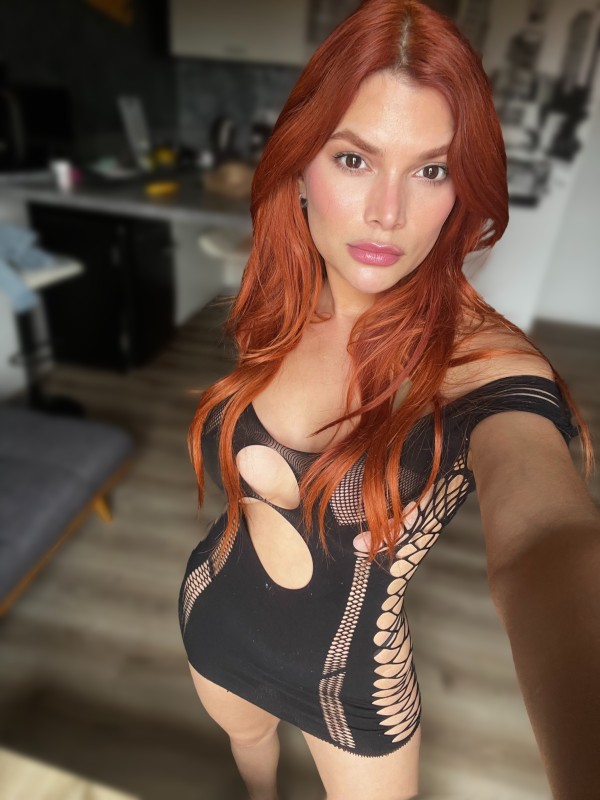 664543194 | LUNA | Chica