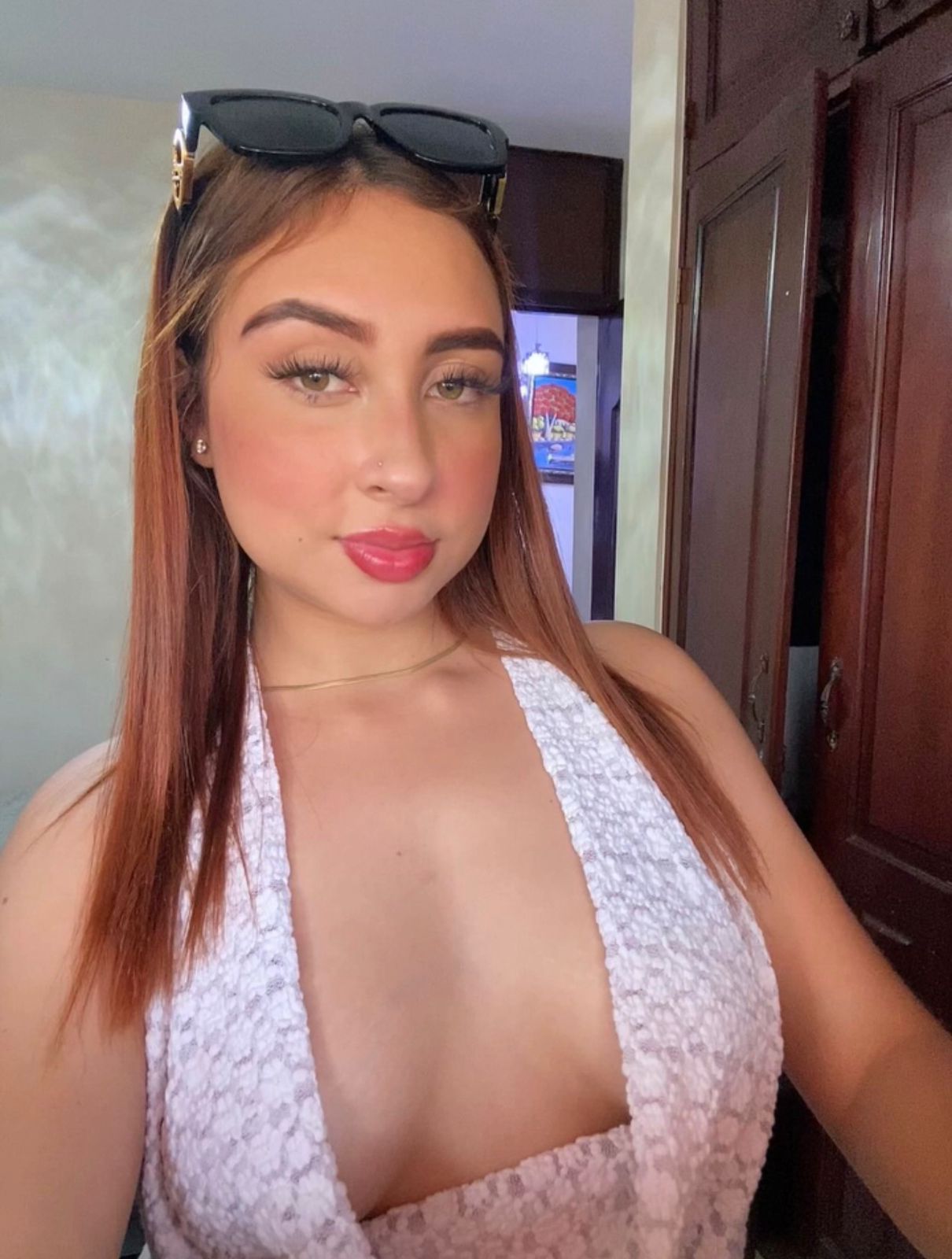 616283075 | HELEN | Chica