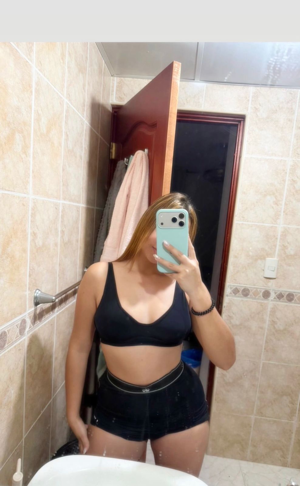 616283075 | HELEN | Chica