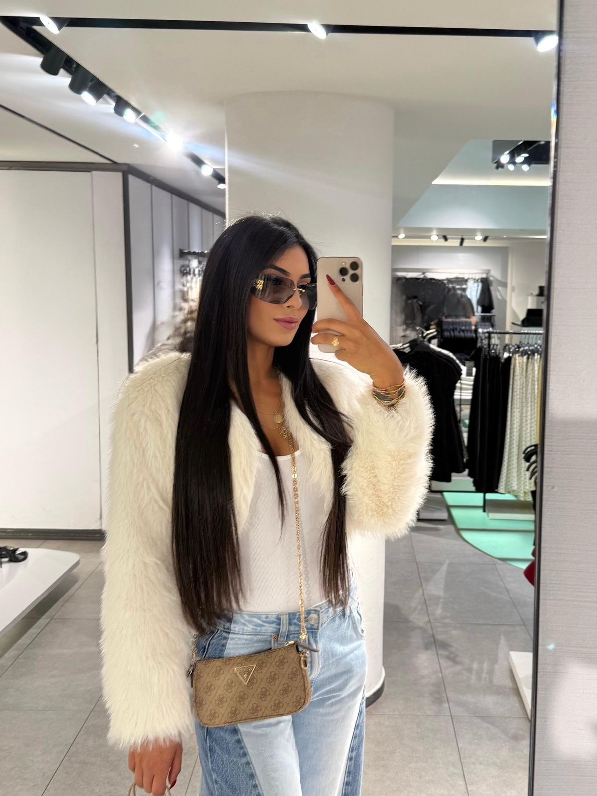 689068029 | PAMELA | Chica