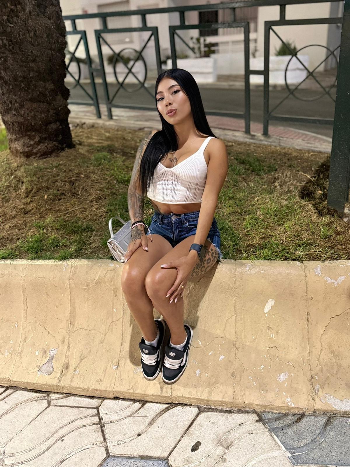 685238652 | HELLEN | Chica