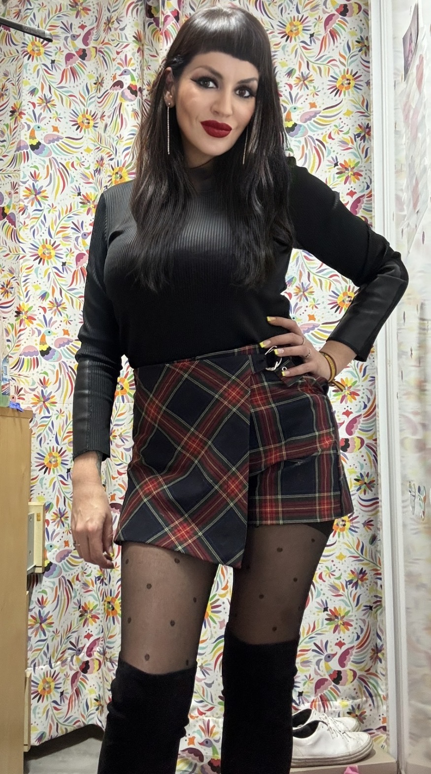 664533915 | SARA | Chica