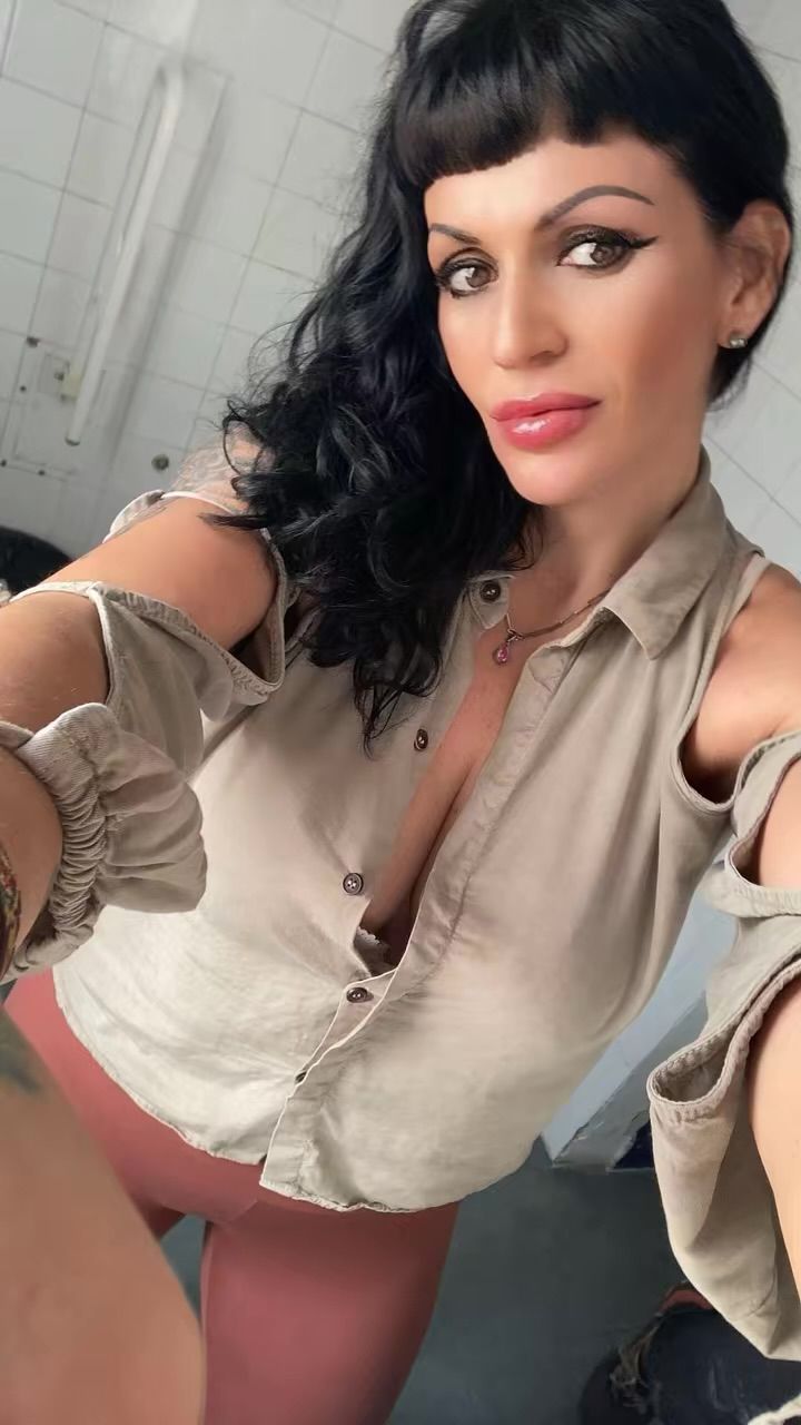 664533915 | SARA | Chica