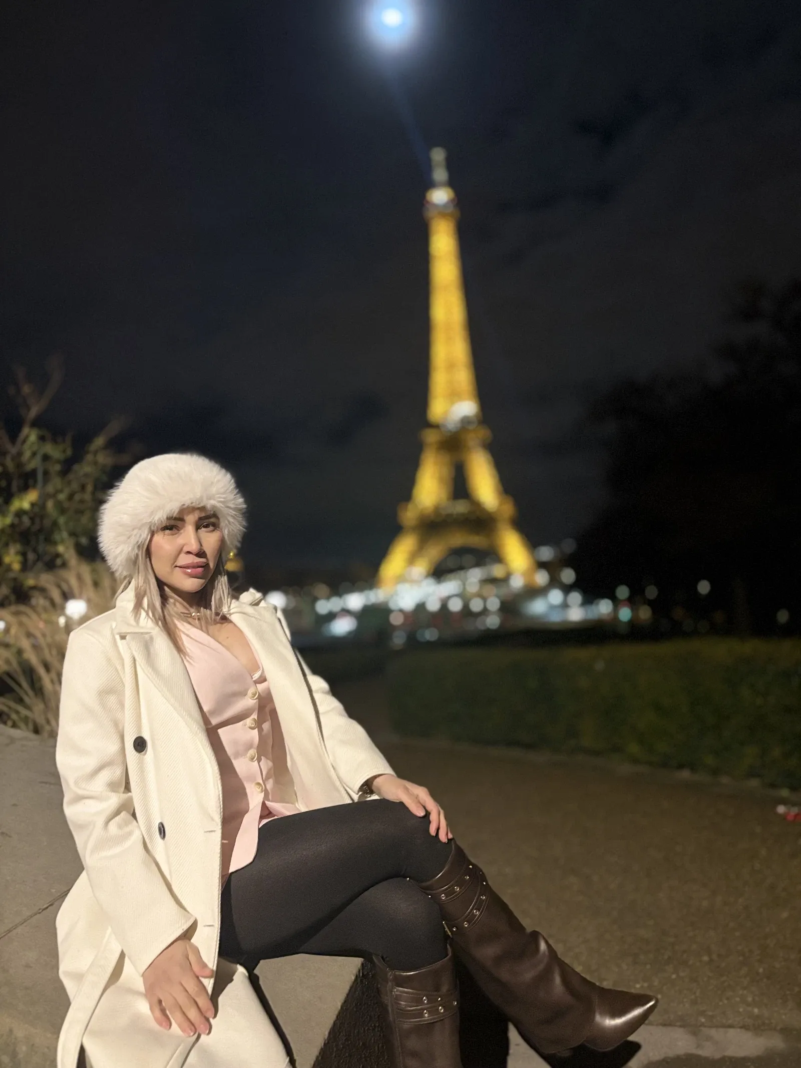 663376927 | Victoria | Chica