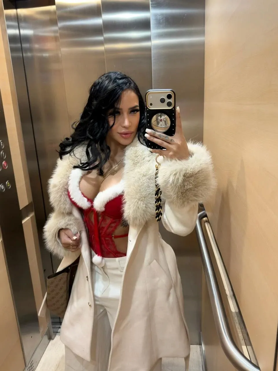 685358921 | Grace | Chica