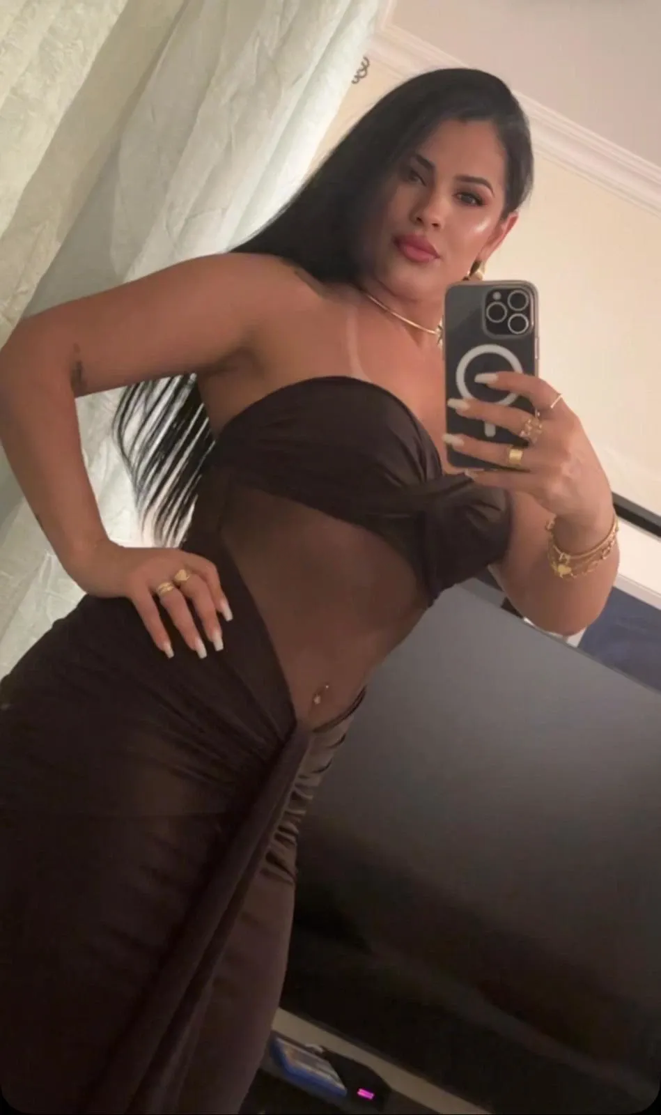 641895805 | Nicole | Chica